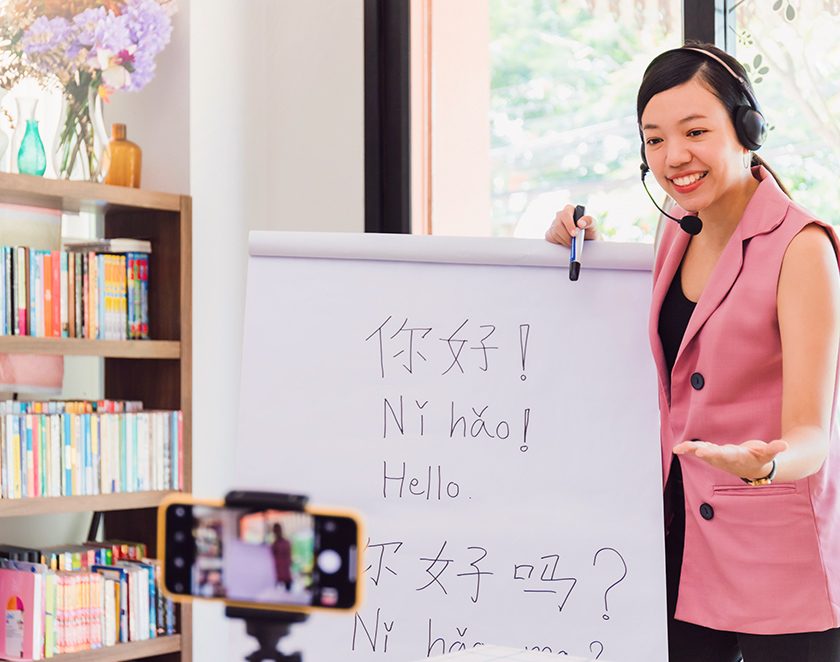 オンライン中国語レッスンを行う講師